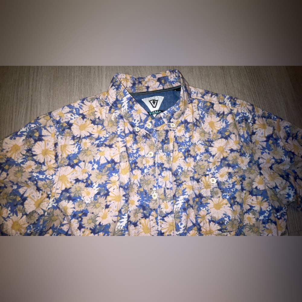 VISSLA BUTTON UP
